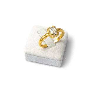 Ring in yellow gold K14 (585) with zircons stones.